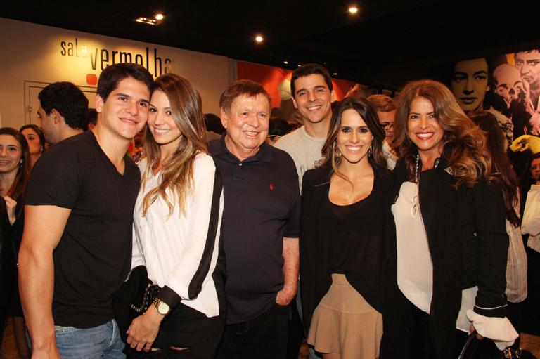 Boni aplaude a estreia de Fernanda Pontes no Rio de Janeiro