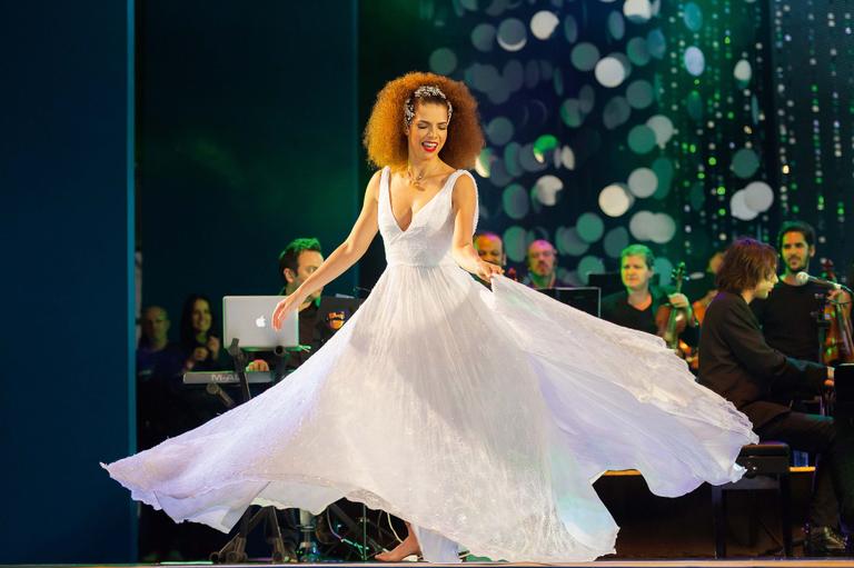 Vanessa da Mata reverencia Tom Jobim