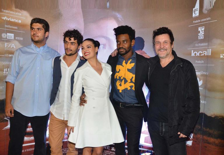 Ísis Valverde, Fabrício Boliveira e Antonio Calloni em première