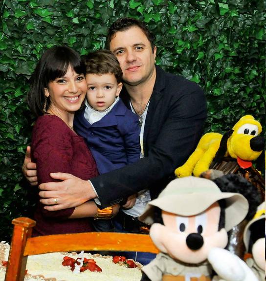 Izabelle Stein e Maurício Manieri em festa do filho