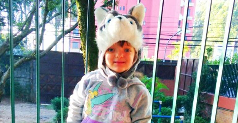 Rafa Justus usa gorro de cachorrinho para ir à escola