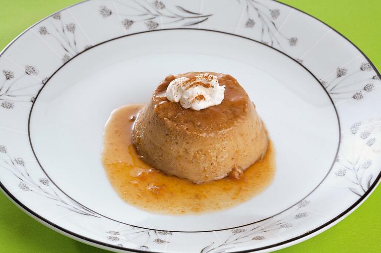 Flã de canela com chantilly