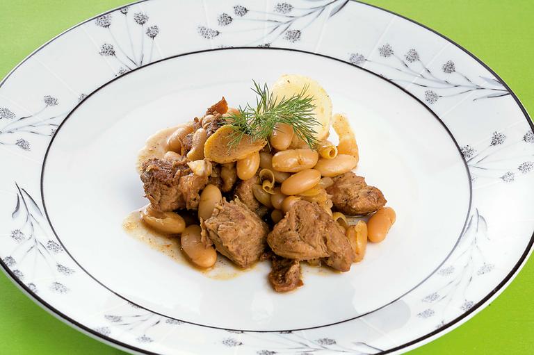 Tajine de vitela com feijão-branco