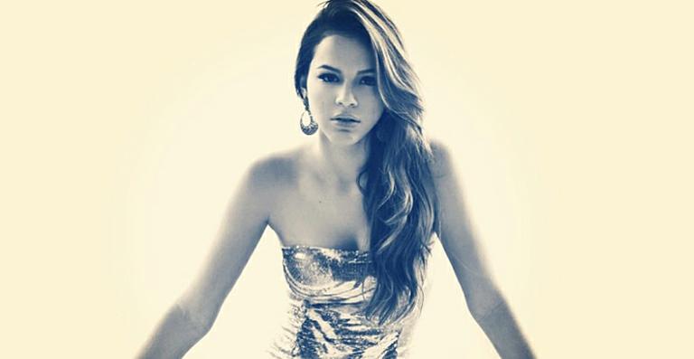 Bruna Marquezine mostra sensualidade em ensaio