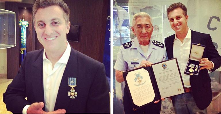 Luciano Huck recebe medalha do comando da Aeronáutica brasileira