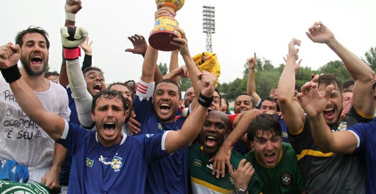 Seleção brasileira de futebol de artistas é bicampeã mundial