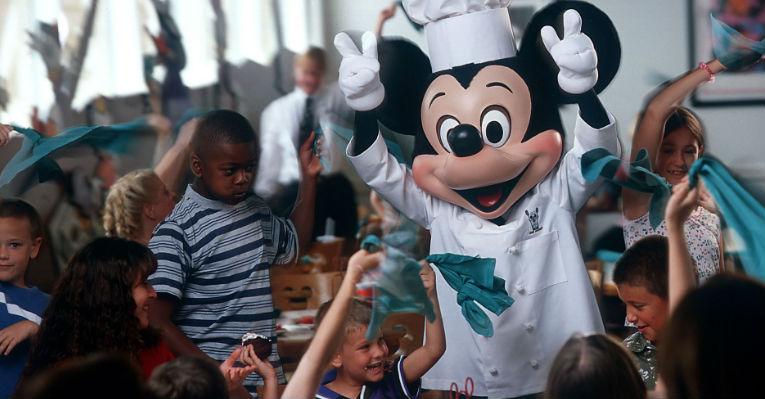 Veja uma alternativa para evitar a fila para tirar foto com os personagens na Disney
