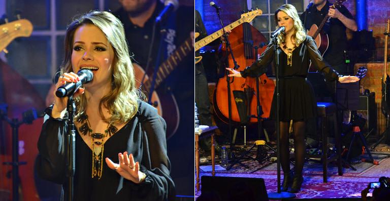 Sandy faz show intimista no Dia dos Namorados