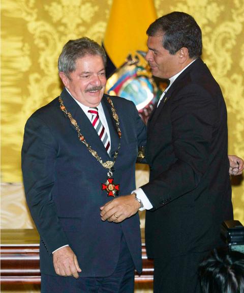 Lula é laureado em quito