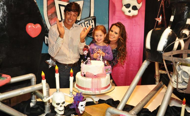 Diego Suassuna e Viviane Victorette celebram aniversário da filha Julia