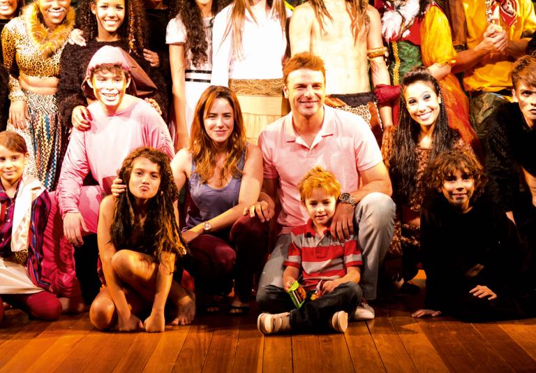 Fernanda Vasconcellos e Cássio Reis levam Noah ao teatro