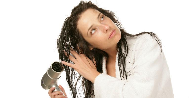 Jato frio do secador: saiba como ele pode deixar seu cabelo mais brilhante e volumoso