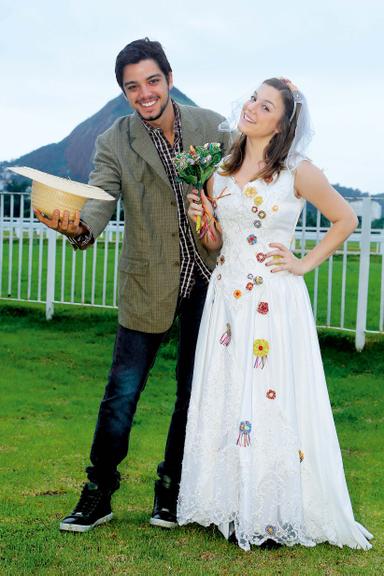 Os noivos Rodrigo Simas e Alice Wegmann