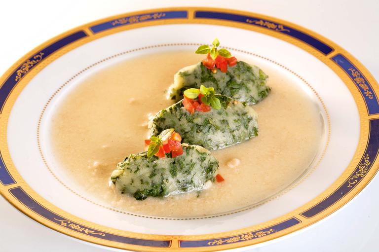 Sopa de batata e aveia com quenelle
