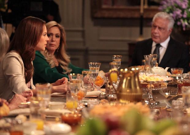 ‘Amor à Vida’: Pilar e César proíbem Paloma de doar fígado para Paulinha