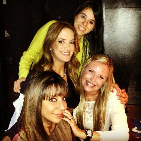 Solteira, Ticiane Pinheiro se diverte com amigas no Rio de Janeiro