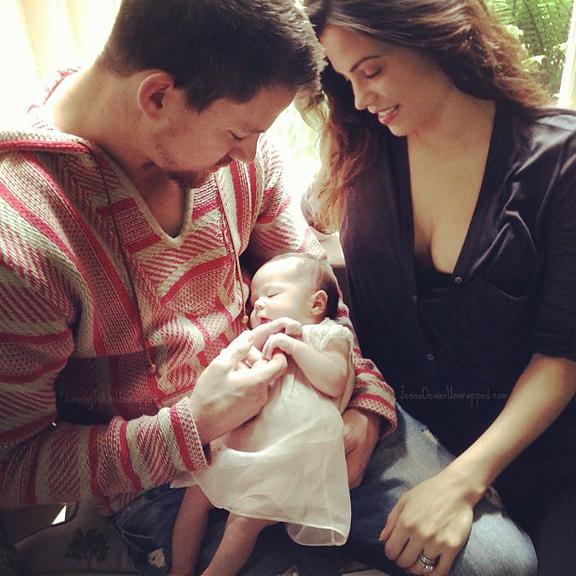 Channing Tatum mostra a primeira foto com a filha recém-nascida