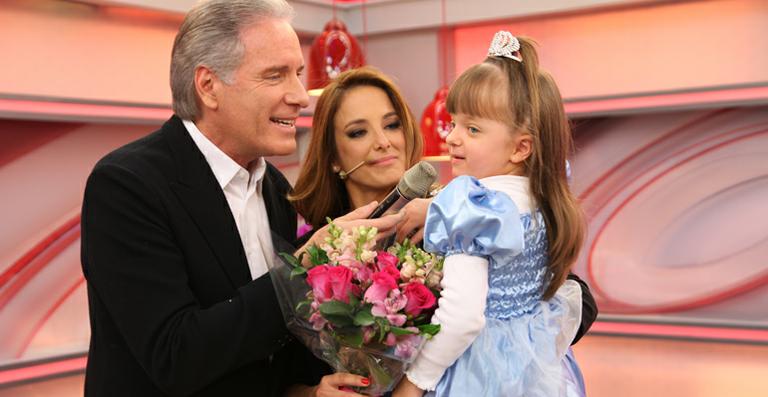Roberto Justus e Rafaella fazem surpresa para Ticiane Pinheiro na TV
