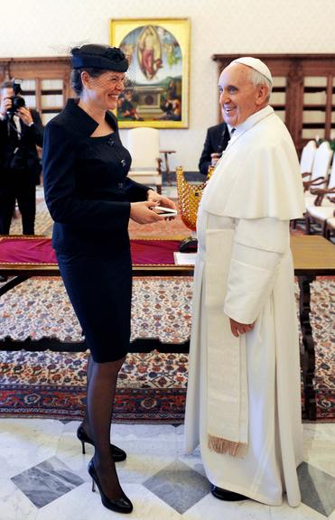 Alenka Bratusek, primeira-ministra da Eslovênia, em encontro com o papa