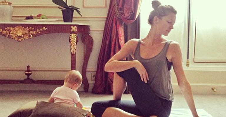Gisele Bündchen pratica ioga com a filha, Vivian: ‘Minha pequena parceira’