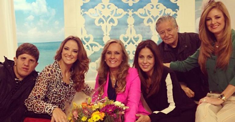 Ticiane Pinheiro grava programa ao lado da família na Band