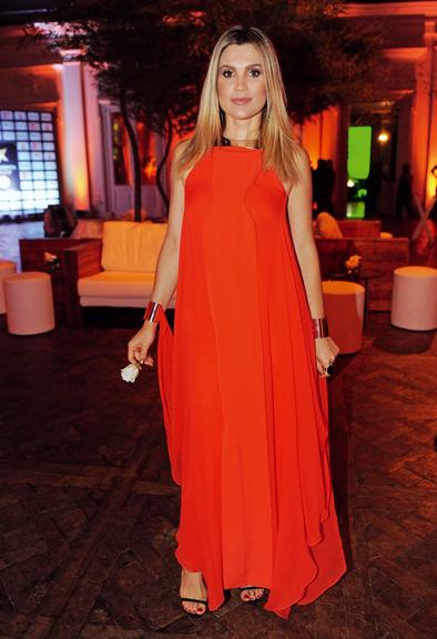 Flávia Alessandra em lindo vestido vermelho