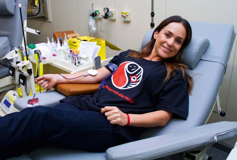 Ingrid Guimarães e Gabriela Duarte em campanha para doação de sangue