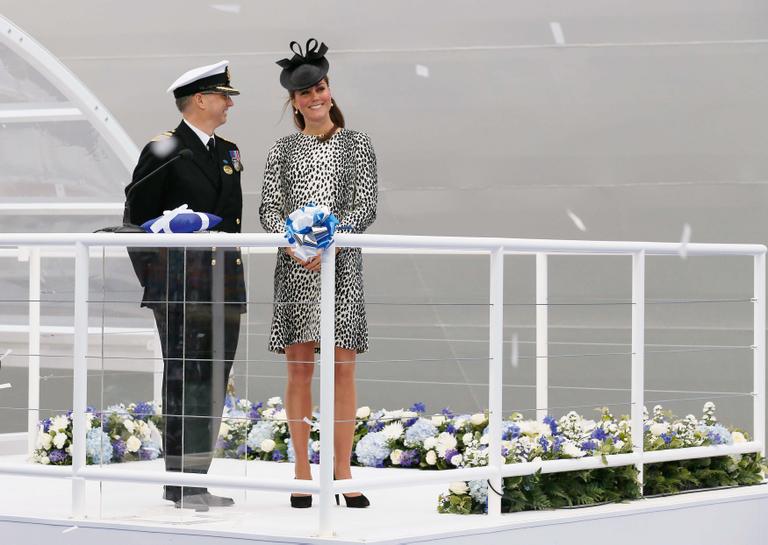 Kate Middleton batiza navio