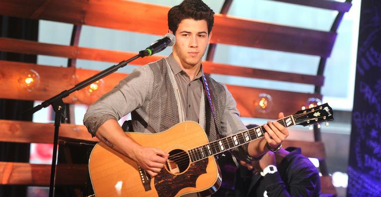 Nick Jonas faz desabafo sobre diabetes: ‘Faz parte de mim agora’
