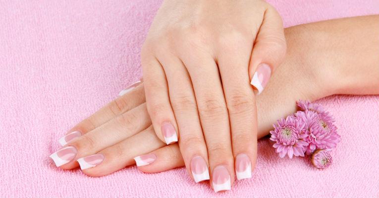 No inverno, água quente em excesso pode prejudicar a saúde das unhas