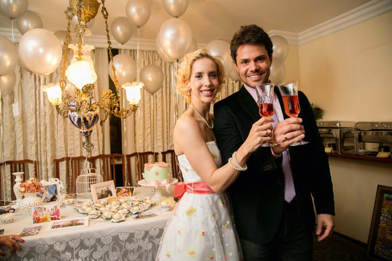 Kiara Sasso e Ricardo Nunes celebram o noivado