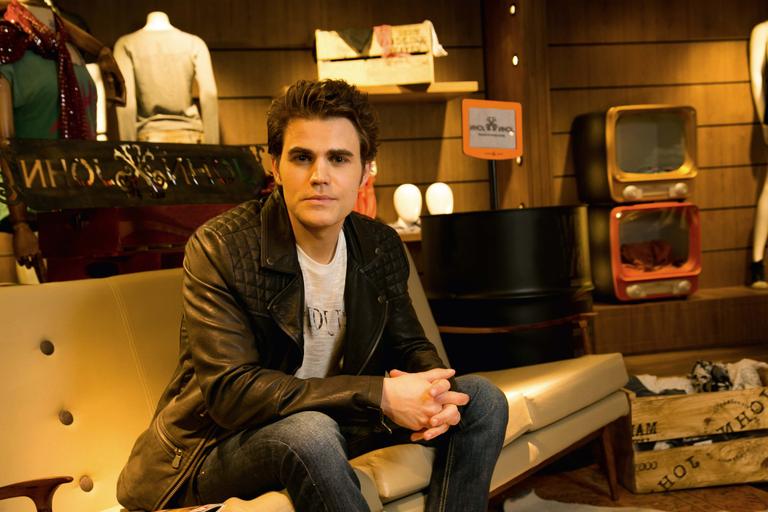 Paul Wesley se encanta pelo Brasil