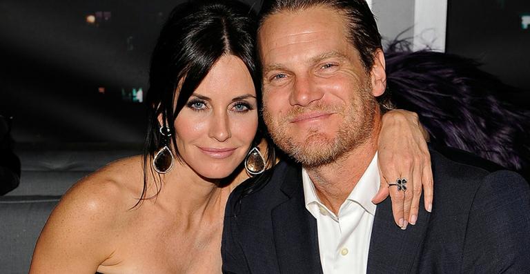 Courteney Cox assume namoro com o ator Brian Van Holt