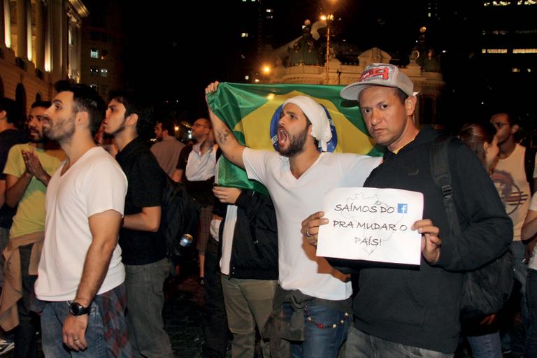 Artistas saem às ruas do Rio em protesto