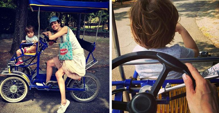 Luciana Gimenez faz passeio de bicicleta ao lado do filho em Roma