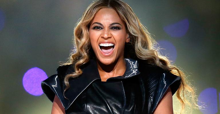 Fã desmaia após receber abraço de Beyoncé durante show