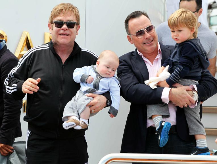 Tour de Elton John e David Furnish por Veneza