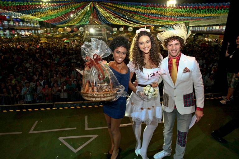 Par Débora Nascimento e José Loreto
