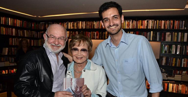 Glória Menezes e vários famosos vão ao lançamento de livro sobre Silvio de Abreu em São Paulo