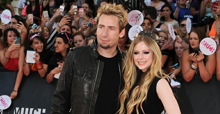 Avril Lavigne faz festa, mas o casamento ‘oficial’ está marcado para segunda-feira