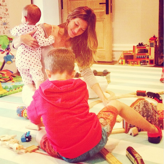 O domingo de Gisele Bündchen com os filhos, Benjamin e Vivian