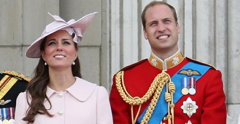 Nascimento do herdeiro do príncipe William e de Kate Middleton renderá R$ 800 milhões aos cofres britânicos