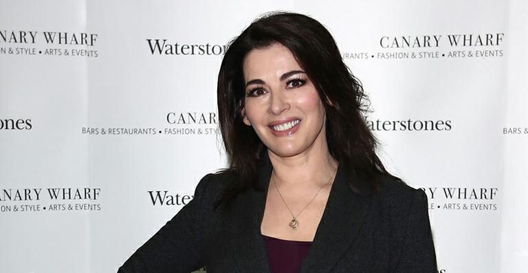 Nigella Lawson faz hipnose para perder peso