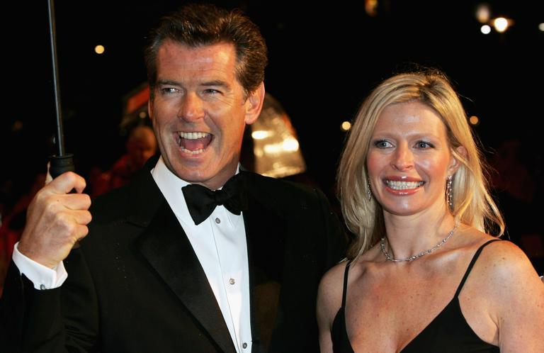 Filha de Pierce Brosnan se casou em segredo duas semanas antes de morrer