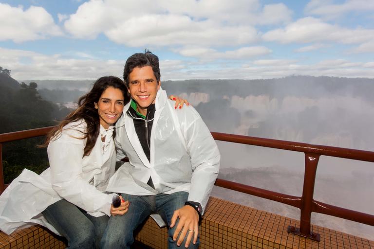 Márcio Garcia e  Andréa Santa Rosa visitam as cataratas de Foz do Iguaçu