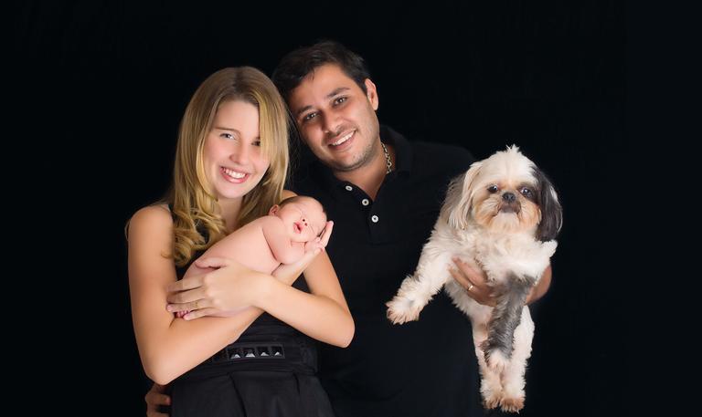 Debby Lagranha comemora o primeiro ensaio fotográfico da filha recém-nascida