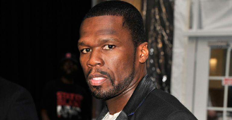 50 Cent é acusado de violência doméstica após chutar ex-namorada