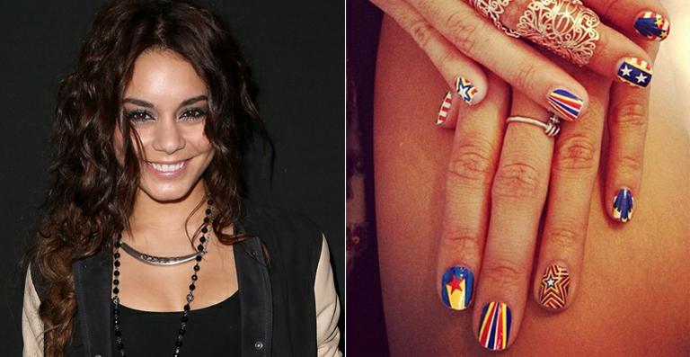 Vanessa Hudgens faz unhas decoradas para festejar independência dos EUA