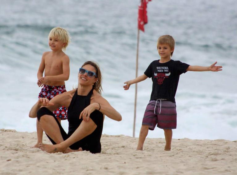 Fernanda Lima e Rodrigo Hilbert em família