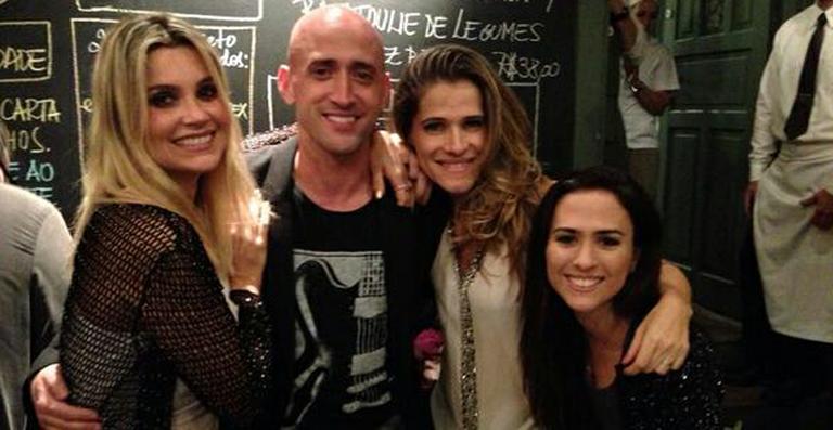 Ingrid Guimarães comemora 41 anos cercada de amigos famosos